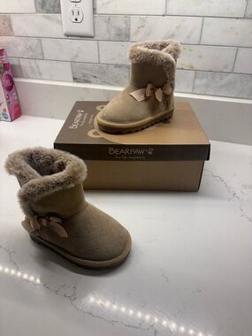 BearPaw Girls Cream-Tan Faux Fur Bow Winter Boots